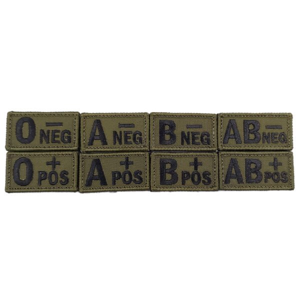 Siuvinėtas kraujo grupės antsiuvas (haki)